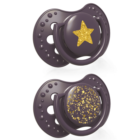 Dwa smoczki LOVI Stardust w odcieniu fioletowym – jeden z dekoracyjną złotą gwiazdką, drugi z drobinkami. Silikonowe smoczki dynamiczne dla niemowląt w eleganckim kolorze Stardust