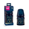 Butelka do karmienia Lovi Stardust 120 ml w ciemnogranatowym kolorze z motywem złotych drobinek i napisem „We are all made of stars”, obok pokazana w opakowaniu