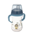 Niebieski kubek niekapek Canpol Babies FirstCup Bonjour Paris 250 ml z przezroczystą osłonką ustnika, uchwytami po bokach i grafiką misia w sportowym stroju.