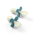 Sztućce dziecięce ergonomiczne w kolorze biało-turkusowym BabyOno_969-02– łyżeczka i widelec do nauki jedzenia