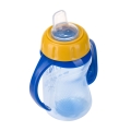 Zbliżenie na kubek treningowy Canpol babies Tiny Warrior 320ml – widoczny silikonowy ustnik i wygodne uchwyty ułatwiające trzymanie przez dziecko.