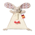 Pluszowy króliczek z dużymi uszami, w których wnętrzu znajduje się kolorowy wzór. Do zawieszki na środku przyczepiony jest czerwony smoczek babyono 1527 rabbit milly