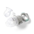 Babyono 1551 silikonowy element działa również jako gryzak, przynosząc ulgę obolałym dziąsłom