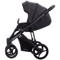 Spacerówka Bebetto Pascal 2w1 – ustawienie w pozycji półleżącej, czarna tapicerka