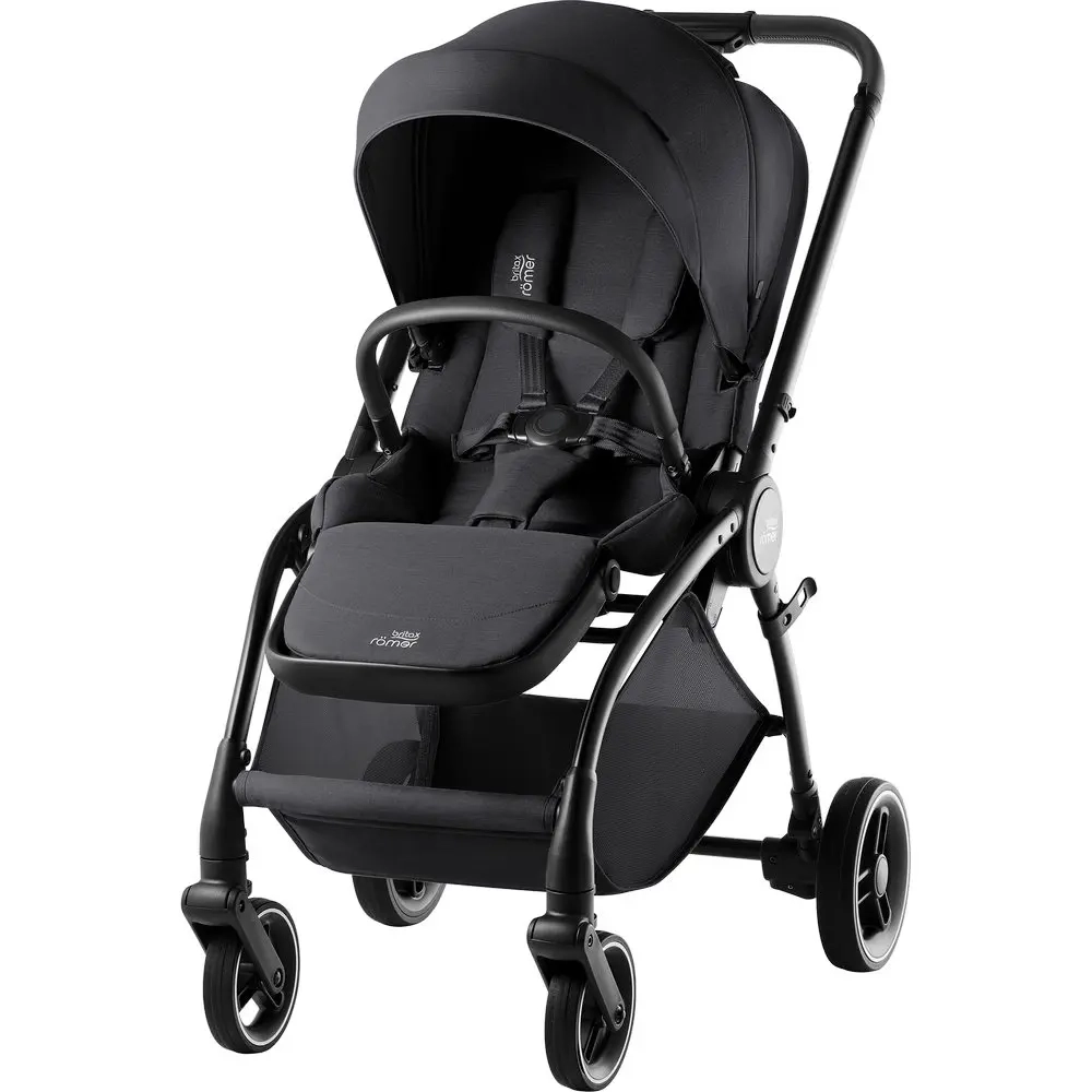 Britax-Römer Rio Carbon Black – elegancki, czarny wózek spacerowy z lekką ramą, obrotowym siedziskiem i dużym daszkiem XL. Idealny do miasta