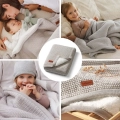 Babyono 1658 szary kocyk dla niemowląt i dzieci – bawełniany, dwuwarstwowy, z miękkim podszyciem sherpa. Zapewnia ciepło i komfort w każdej sytuacji, idealny na chłodne dni