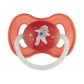 Czerwony smoczek uspokajający SPACE Canpol babies z grafiką astronautki i ergonomiczną tarczką dla niemowląt 6–18m.