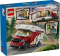 Tył opakowania LEGO City Kamper 60454 prezentujący funkcje zestawu, wnętrze kampera i scenki rodzinne.