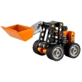 Złożony model Lego Technic Miniładowarka 30710 z podniesioną pomarańczową łyżką i czterema kołami.