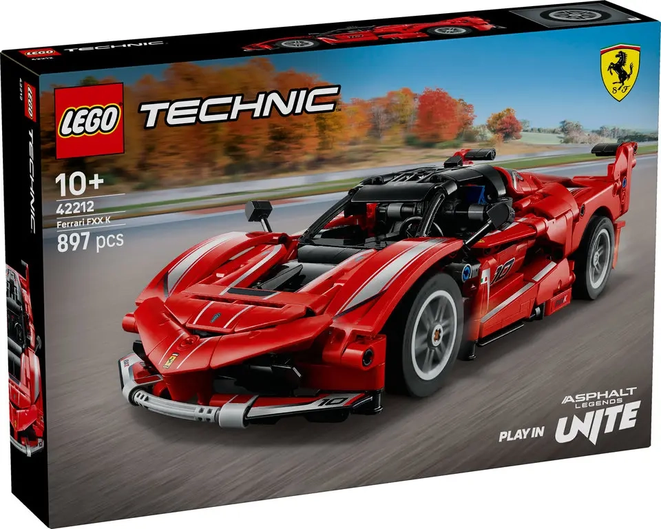 Pudełko zestawu LEGO Technic Ferrari FXX K 42212 z czerwonym modelem super samochodu przedstawionym na torze.