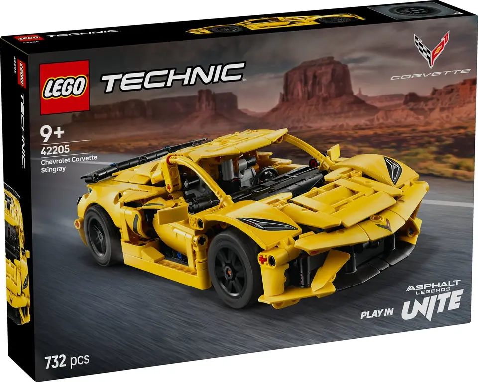 Pudełko LEGO Technic Chevrolet Corvette Stingray 42205, przedstawiające żółty model sportowego auta na tle drogi.