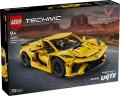 Pudełko LEGO Technic Chevrolet Corvette Stingray 42205, przedstawiające żółty model sportowego auta na tle drogi.