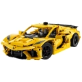 Żółty model LEGO Technic Chevrolet Corvette Stingray 42205 z widocznymi detalami karoserii i silnika.