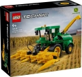 Front pudełka LEGO Technic John Deere 9700 Forage Harvester 42168 przedstawiający model kombajnu na polu kukurydzy. Widoczna realistyczna zielono-żółta maszyna rolnicza z przystawką do zbioru.