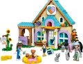 Zbudowany zestaw LEGO Friends 42651 Koń i lecznica dla zwierząt z kliniką, minilaleczkami, koniem, szczeniakami i kotem.