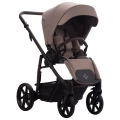 Bebetto Fluxo 02 wózek spacerowy z jasnobrązową tapicerką na stelażu Brown, kompaktowa konstrukcja i duże koła.
