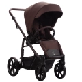 Bebetto Fluxo 03 wózek spacerowy w ciemnobrązowej tapicerce, stelaż Brown, przestronne siedzisko i kosz na zakupy.