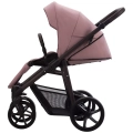 Bebetto Fluxo wózek spacerowy, stelaż Brown, różowa tapicerka, pozycja leżąca.
