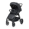 Czarny wózek spacerowy 4Baby Copper z dużą budką i amortyzowanymi kołami.