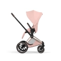 Cybex Priam Style peach pink siedzisko tyłem do kierunku jazdy wózek dziecięcy bliskość z rodzicem i bezpieczeństwo dziecka