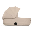 Cybex Priam gondola Lux cozy beige widok z boku, przestronna i wygodna gondola dla niemowlaka