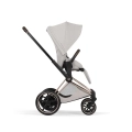 Cybex ePriam Style city grey wózek spacerowy z siedziskiem ustawionym przodem do kierunku jazdy i rozłożoną budką
