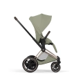 Cybex ePriam Style sage green wózek spacerowy z siedziskiem ustawionym przodem do kierunku jazdy i rozłożoną budką
