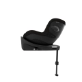 Cybex Sirona G3 tyłem do kierunku jazdy zwiększa bezpieczeństwo dziecka podczas podróży i wspiera ochronę głowy oraz kręgosłupa.