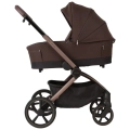 Adamex Como Chocolate Brown w konfiguracji z gondolą zapewnia komfort i bezpieczeństwo od pierwszych dni życia dziecka. Elegancki wózek dziecięcy z gondolą o nowoczesnym designie.