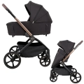 Adamex Como Satin Carbon 2w1 to elegancki wózek dziecięcy premium w czarnej kolorystyce. Wyposażony w innowacyjną składaną gondolę, amortyzację oraz komfortową spacerówkę.
