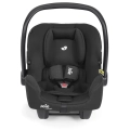 Miękka wkładka noworodkowa oraz zagłówek Tri-Protect™ sprawiają, że Joie i-Snug 2 v2 i-Size zapewnia komfortowe i bezpieczne warunki podróżowania od pierwszych dni życia dziecka.