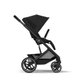 Wózek spacerowy Cybex Balios S Lux Moon Black z siedziskiem skierowanym przodem do kierunku jazdy, pozwalającym dziecku obserwować otoczenie podczas spaceru.