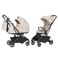 Carrello Magia 2.0 Laguna Beige to nowoczesny wózek głęboko-spacerowy 2w1 z kompaktowym systemem składania, stworzony z myślą o aktywnych rodzicach.