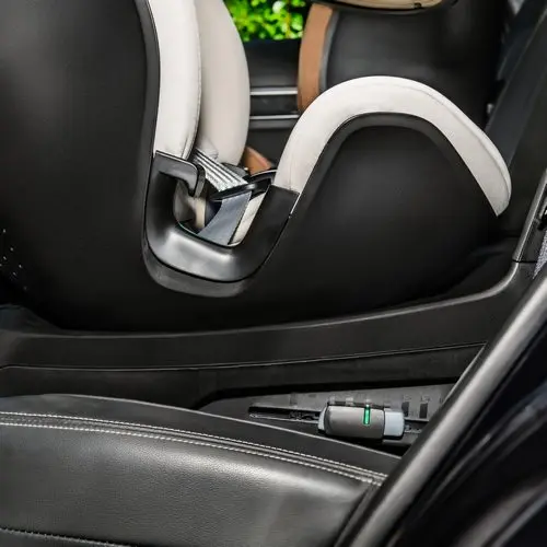 Britax Romer Swivel-Grow Max Air montaż fotelika za pomocą ISOFIX