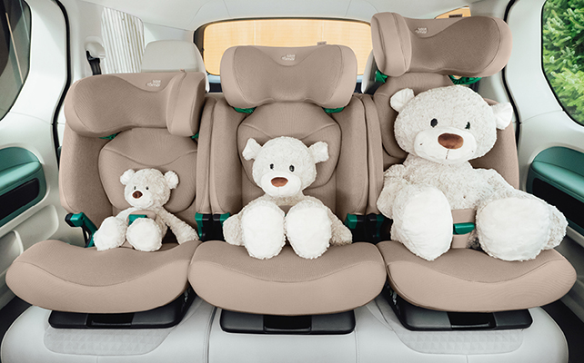 Britax-Romer Safefix smukł konstrukcja fotelika umożliwiająca montaż trzech fotelików