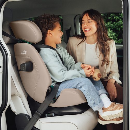 Britax-Romer Safefix fotelik chroni dziecko od głowy do bioder