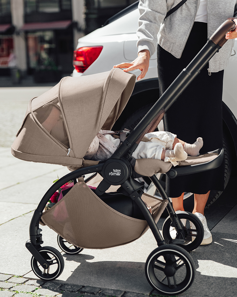 Britax-Romer Rio regulowane oparcie i podnóżek