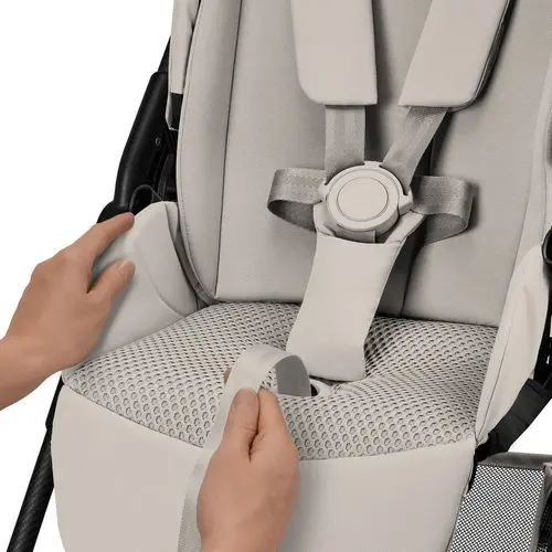 Cybex Melio carbon pasy bezpieczeństwa z systemem jednego pociągnięcia